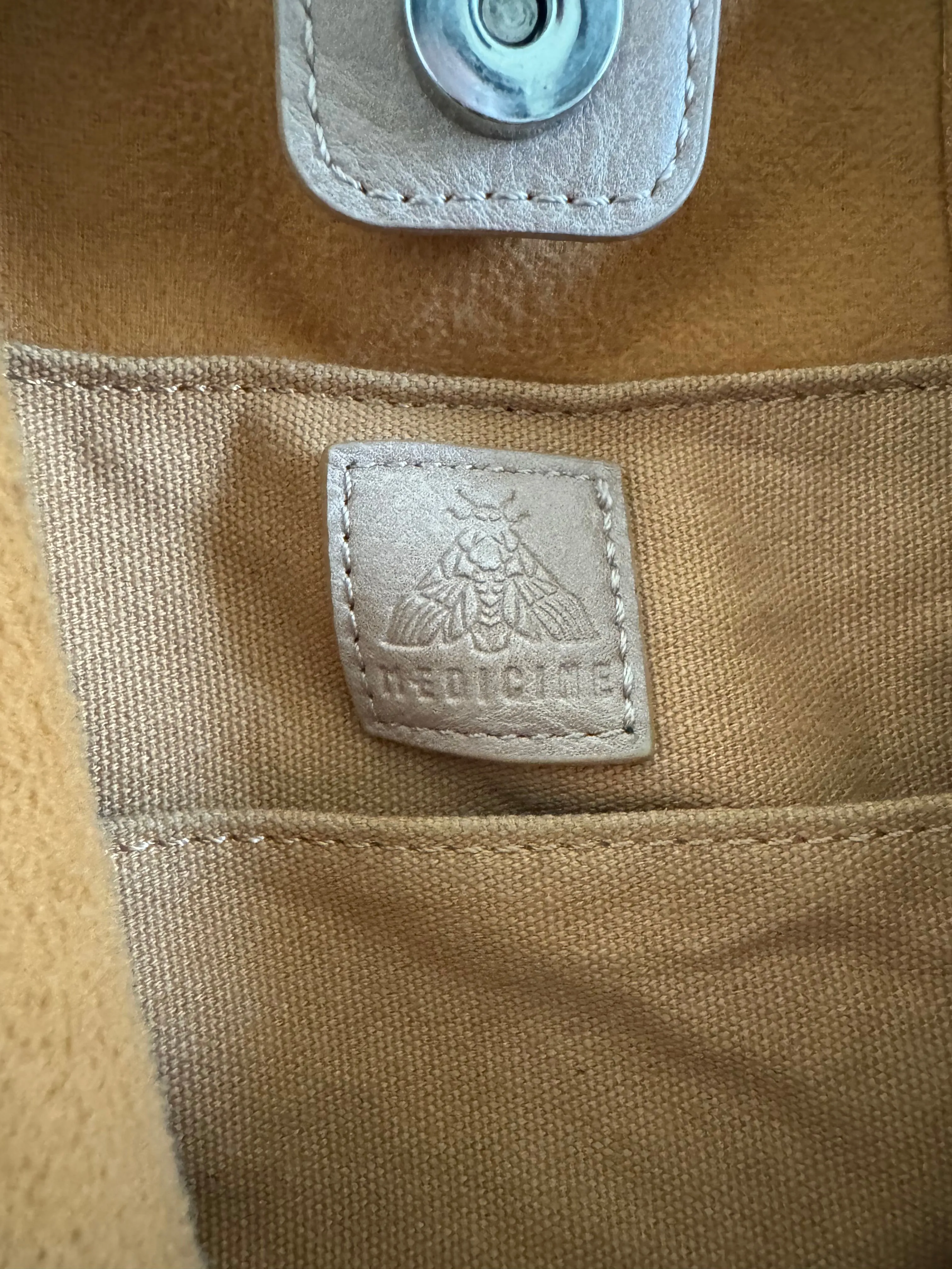Medicine shoulder bag in perfect condition