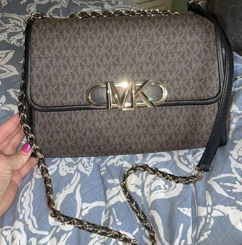 Parker Extra-Large Logo Shoulder Bag