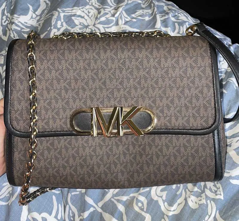 Parker Extra-Large Logo Shoulder Bag